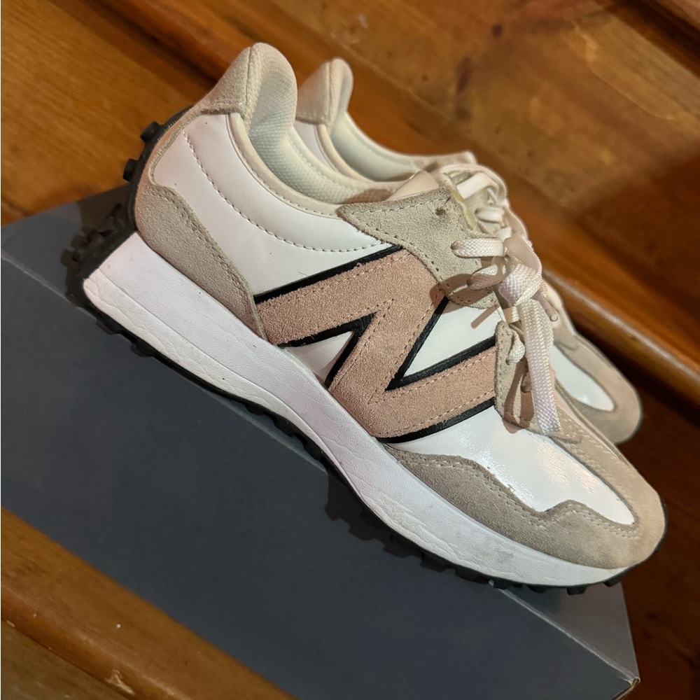New Balance 327